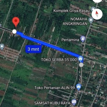 dekat jalan besar
